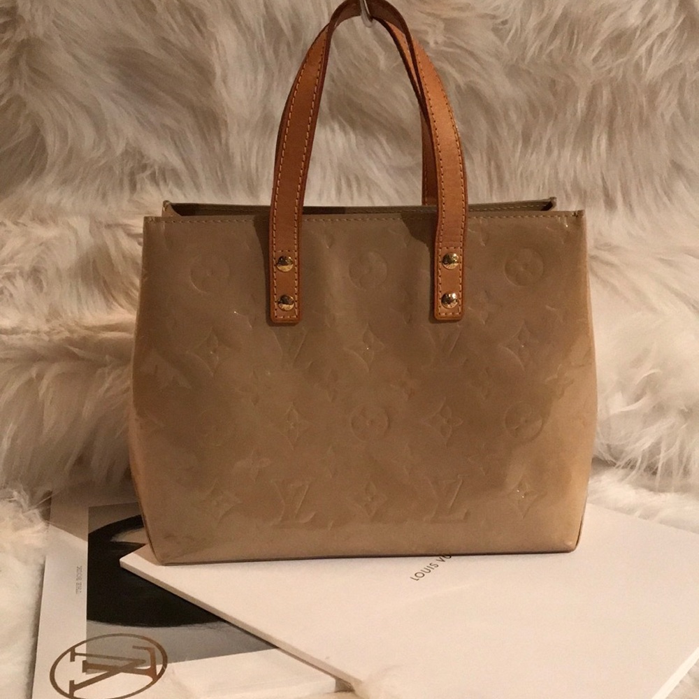 💯% Authentic Louis Vuitton Monogram Vernis Reade